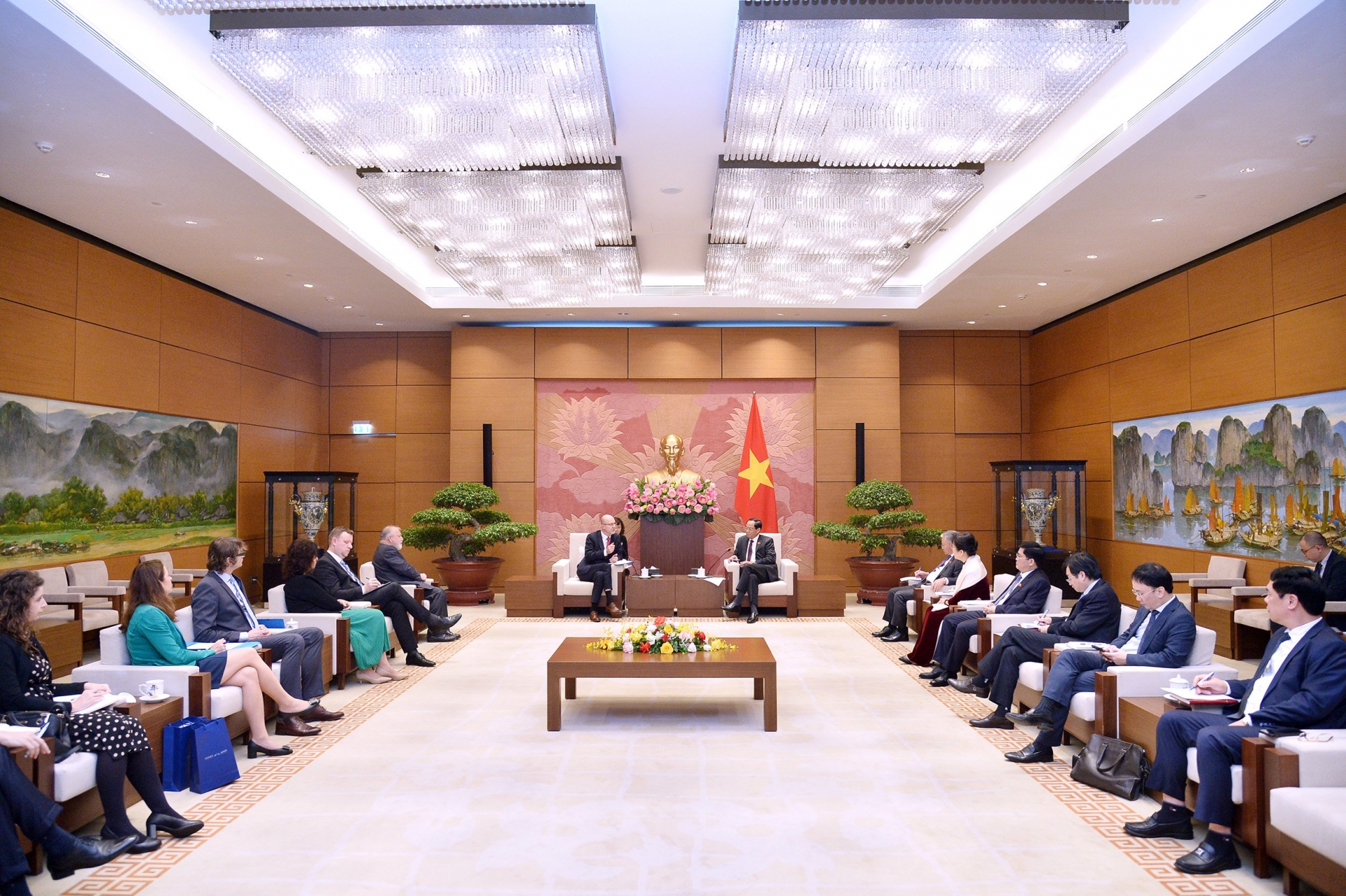 双方会见场景。 双方会见场景。