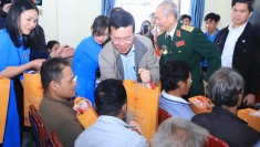 促进义安省更加发展，改善人民生活水平