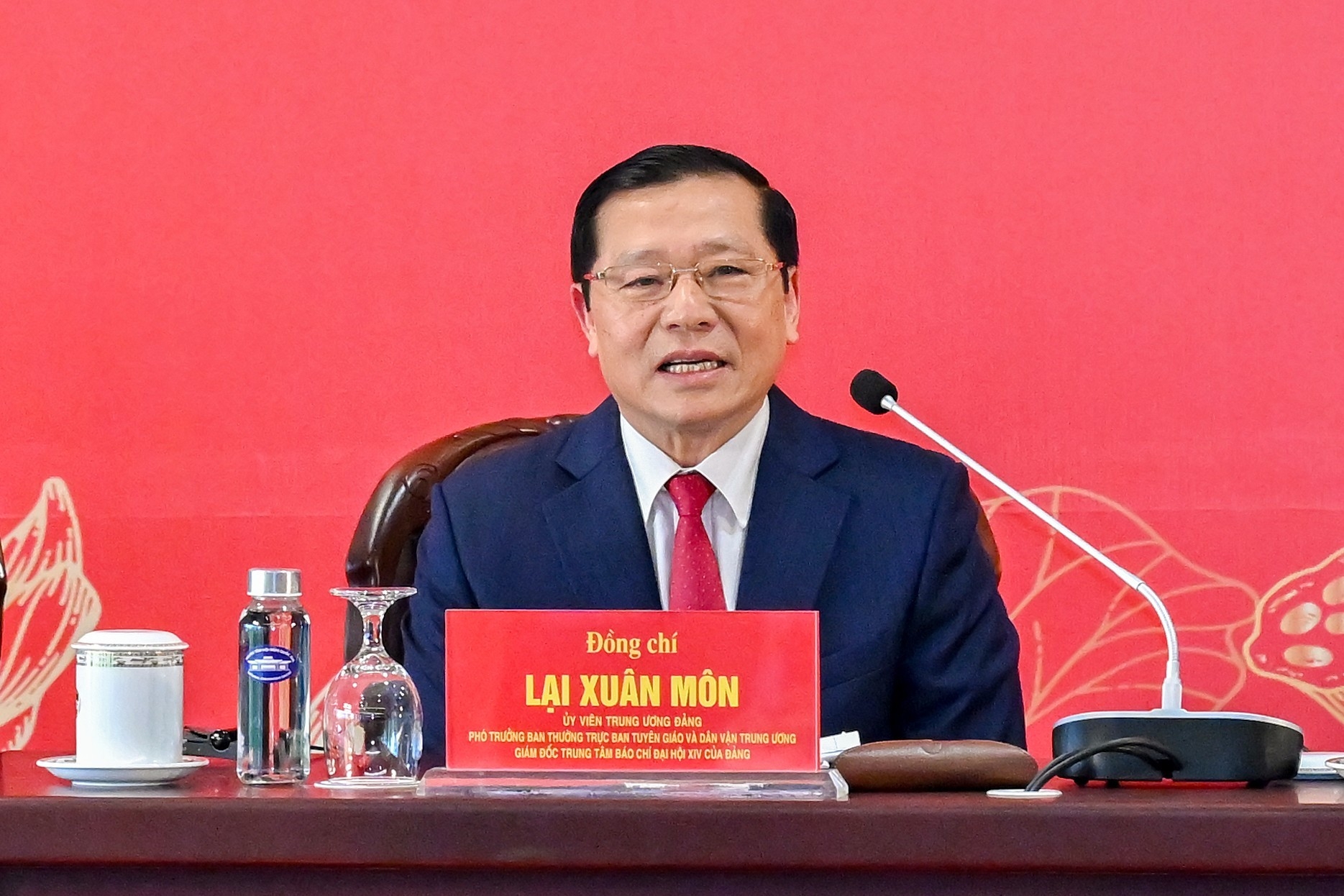 2026年1月14日,中央宣教与民运部常务副部长赖春门在关于越共十四大的国际新闻发布会上回答各媒体机构提问。 2026年1月14日,中央宣教与民运部常务副部长赖春门在关于越共十四大的国际新闻发布会上回答各媒体机构提问。