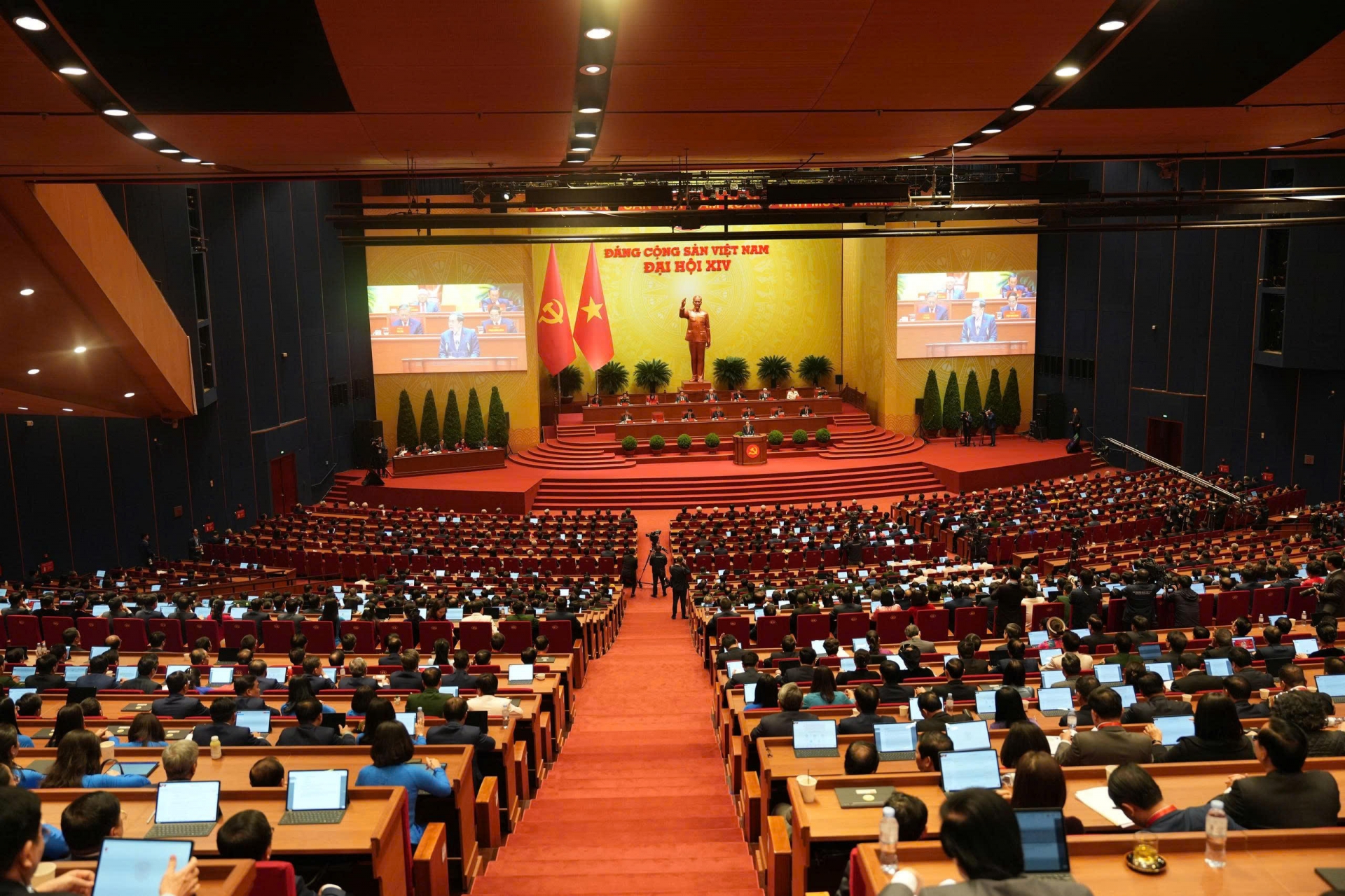 越共十四大闭幕式全景。 越共十四大闭幕式全景。