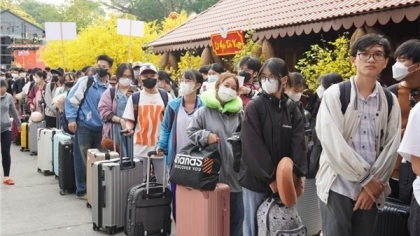 运送2,200名大学生、劳动者回家过年的“春节班车”