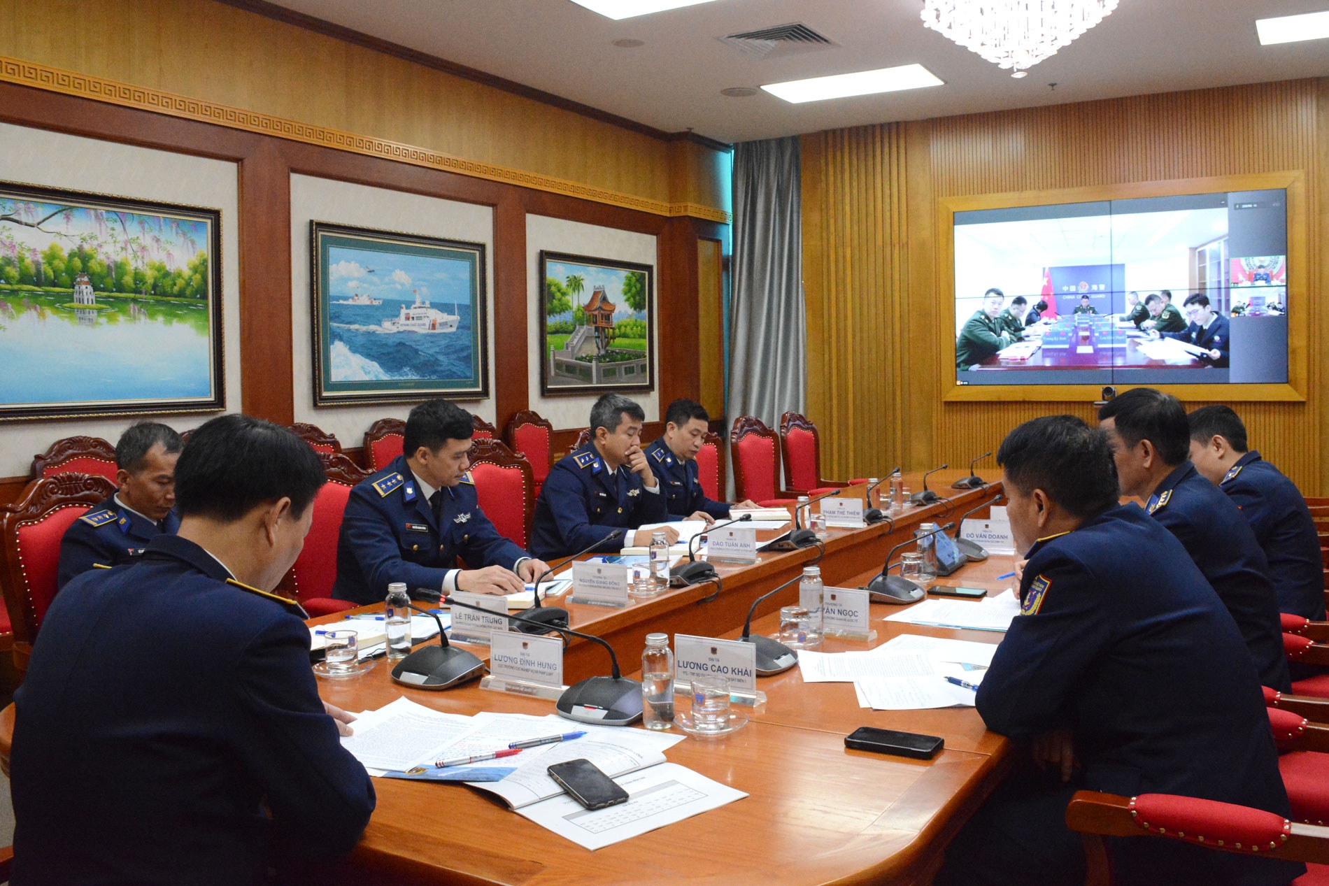 越南海警与中国海警就预防和打击北部湾海域犯罪工作召开线上会议。 越南海警与中国海警就预防和打击北部湾海域犯罪工作召开线上会议。