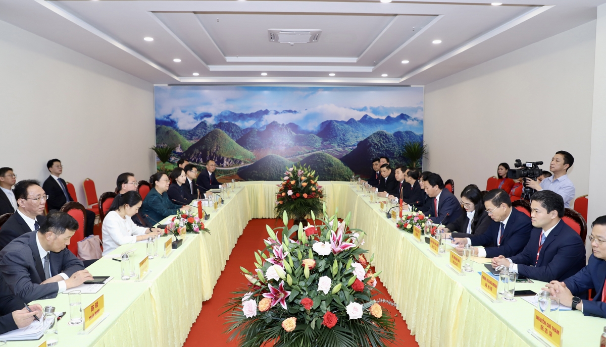 会见场景。 会见场景。
