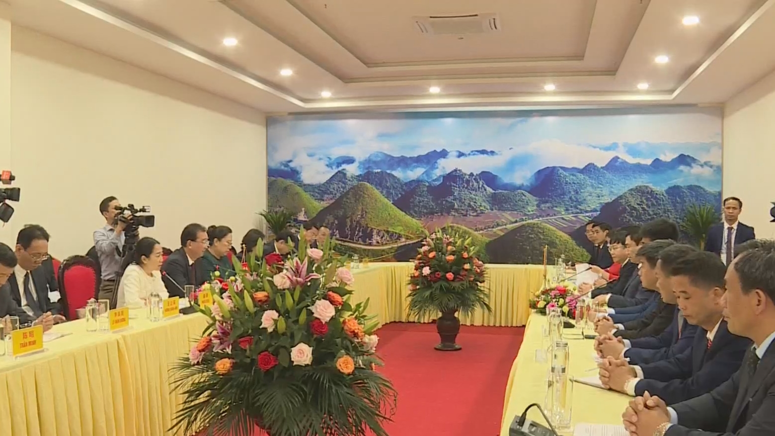 会见场景。 会见场景。