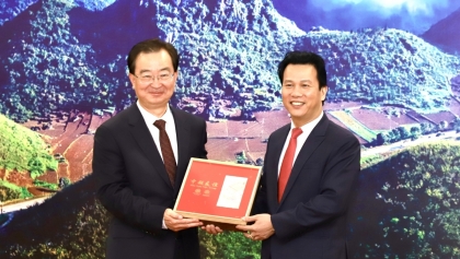 河江省代表团会见中国云南省代表团