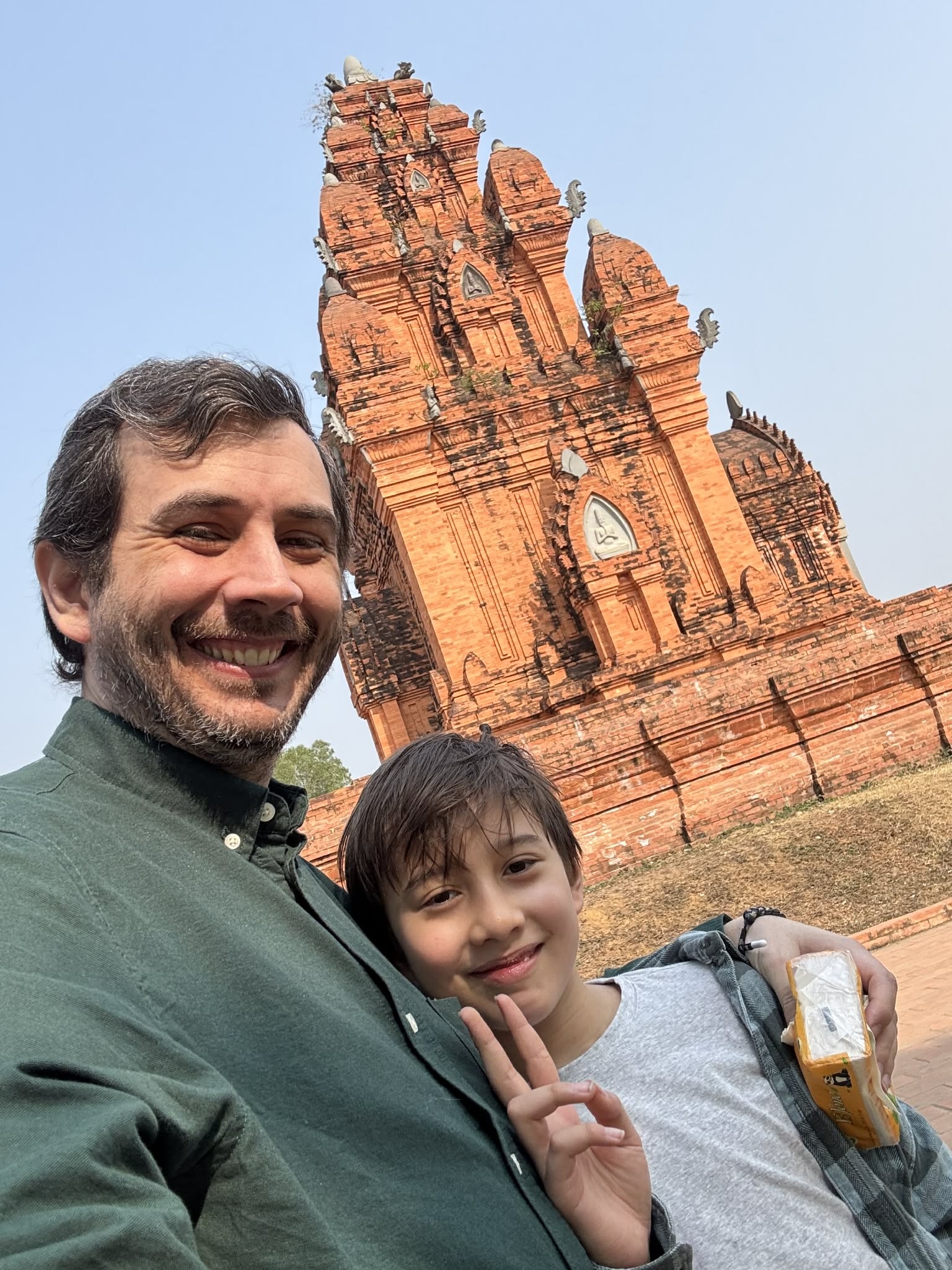 约翰·西科斯基先生与儿子。 约翰·西科斯基先生与儿子。