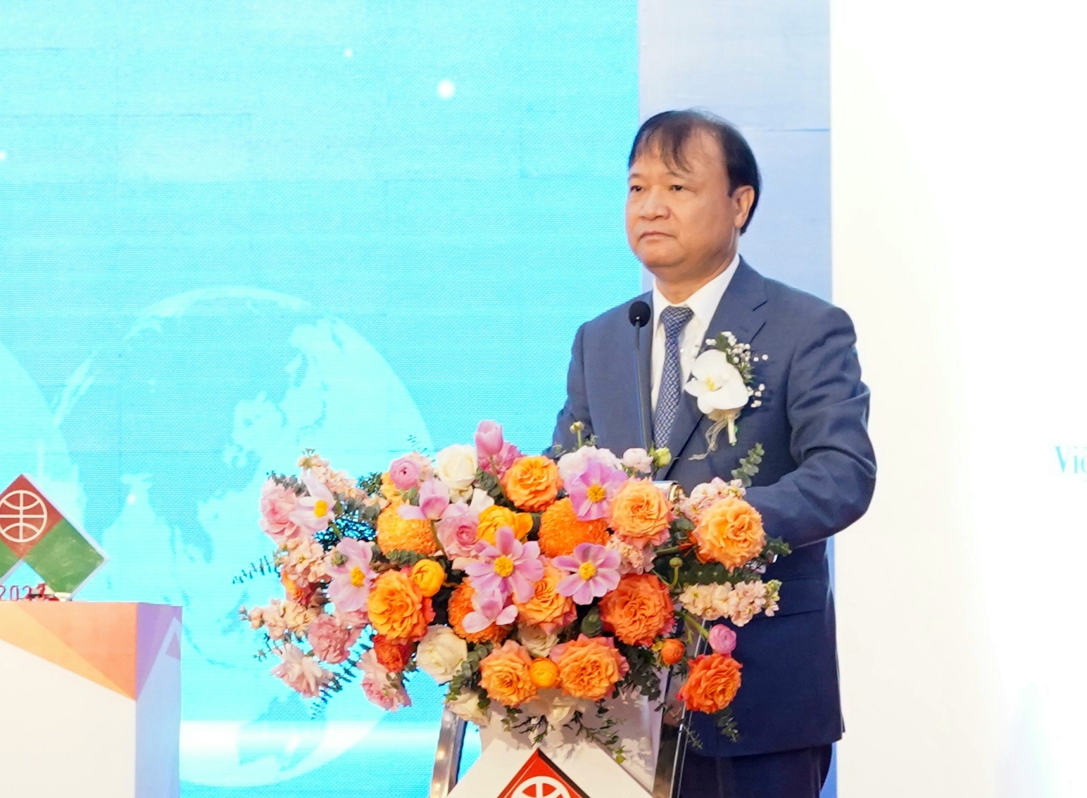越南工贸部副部长杜胜海发表讲话。