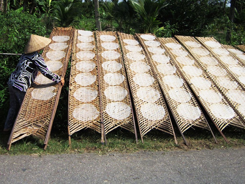 拥有200多年历史的薄饼传统手工制作业被列入越南国家遗产 拥有200多年历史的薄饼传统手工制作业被列入越南国家遗产