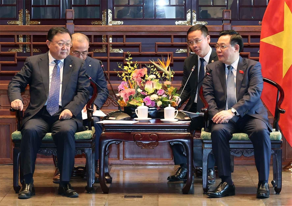 越南国会主席王廷惠会见中国交通建设集团有限公司董事长王彤宙。 越南国会主席王廷惠会见中国交通建设集团有限公司董事长王彤宙。