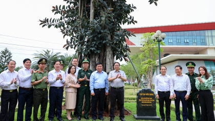 友谊国际口岸对加强越中友谊与经济合作起着重要作用