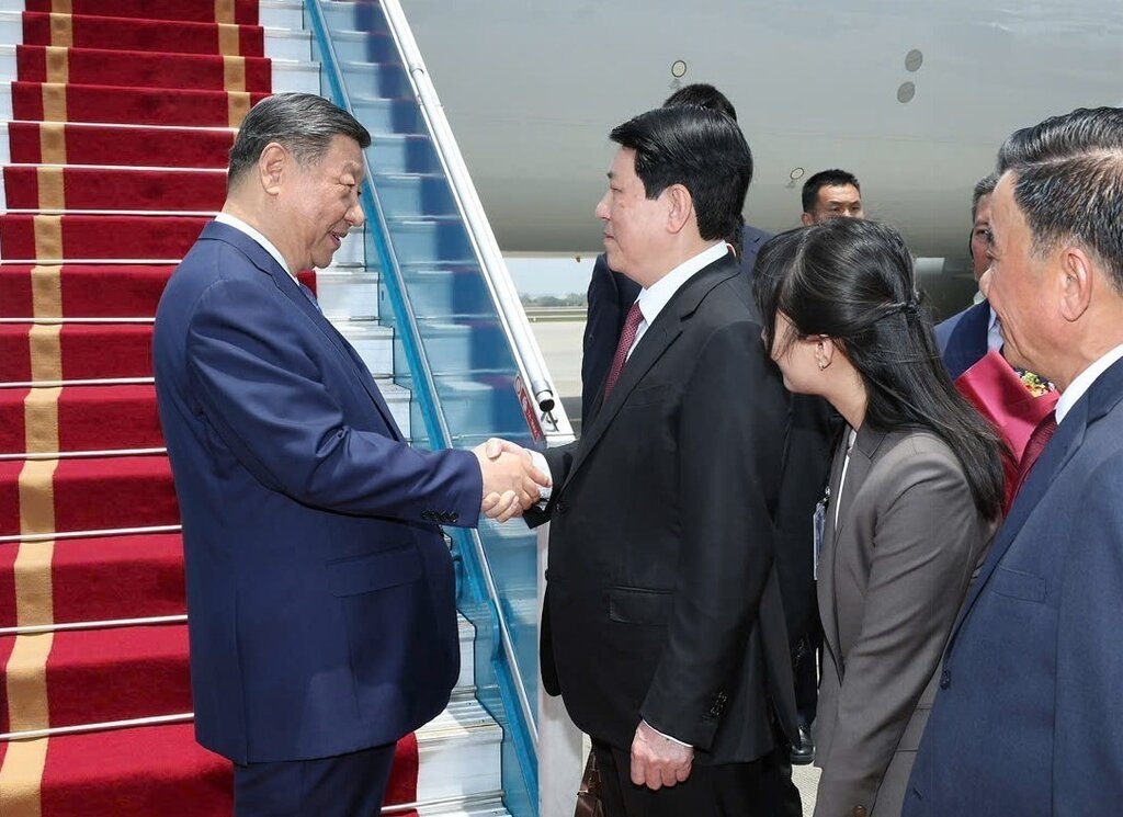 越南国家主席梁强前往机场迎接中国共产党总书记、国家主席习近平