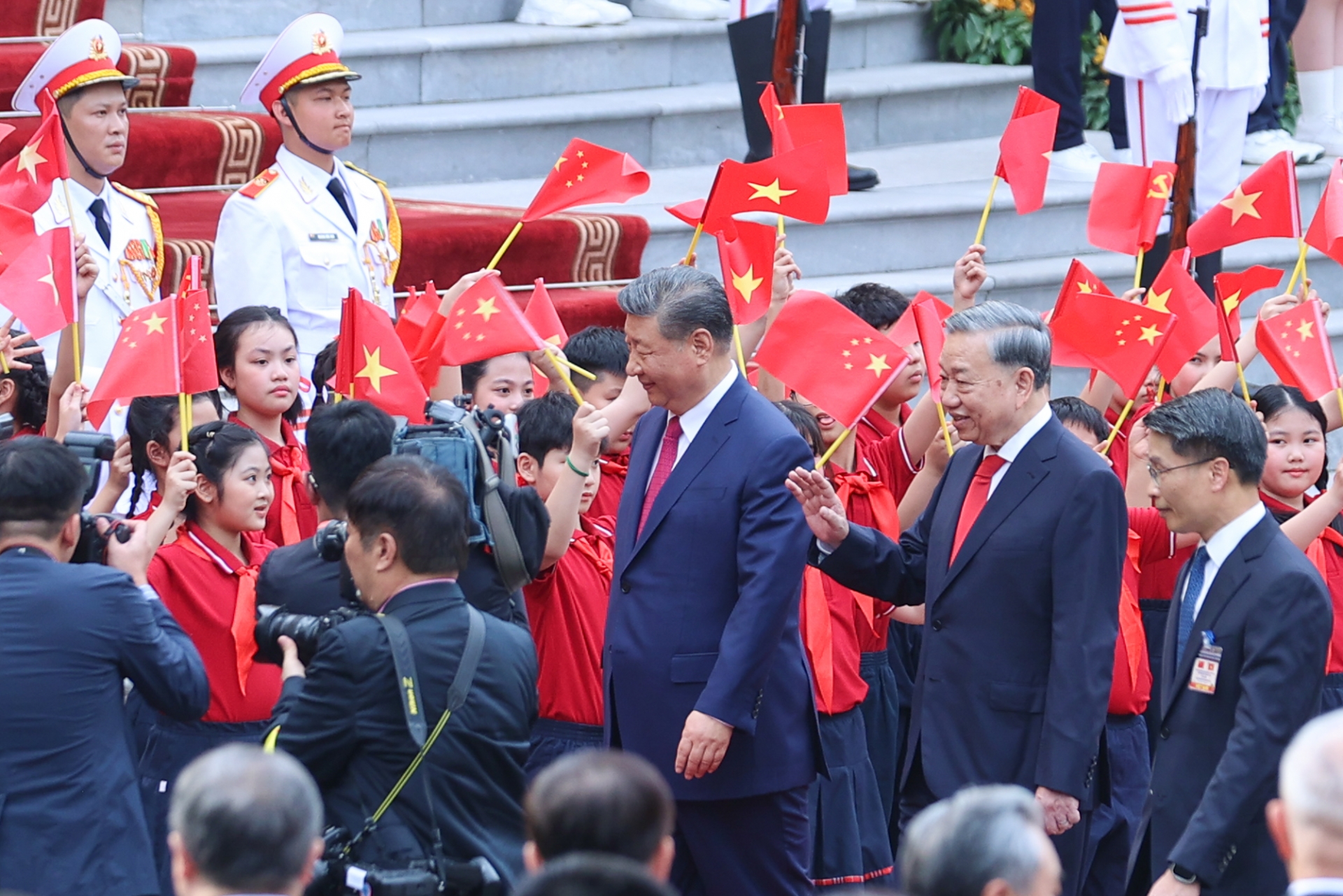 越共中央总书记苏林主持仪式 欢迎中共中央总书记、中国国家主席习近平到访