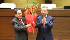 第十六届国会第一次会议：陈青敏同志全票当选第十六届国会主席