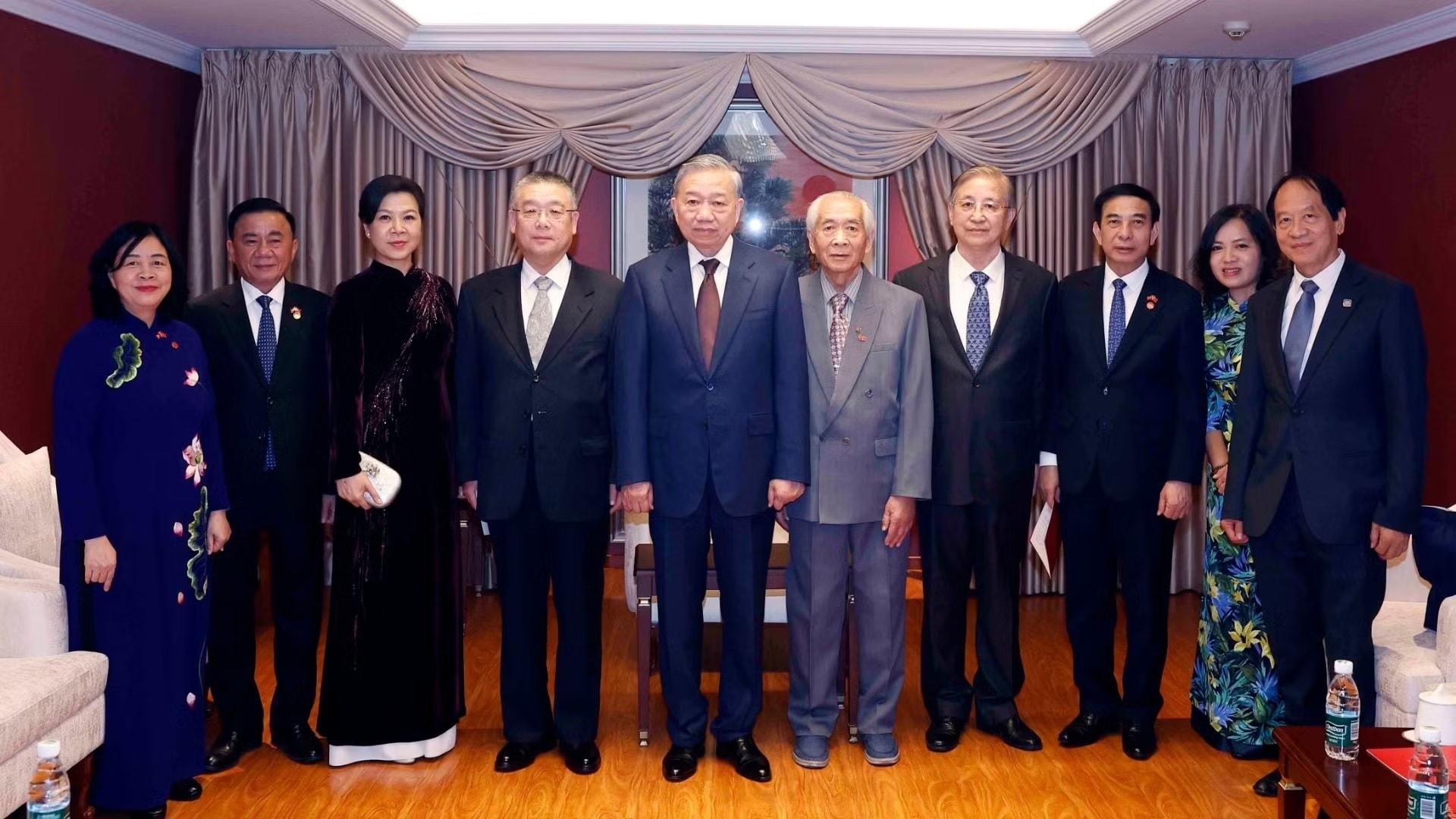 代表们合影 代表们合影