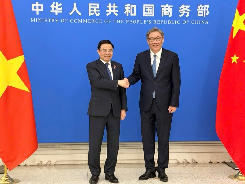 工业与贸易部部长黎孟雄与中国商务部部长王文涛举行了会谈