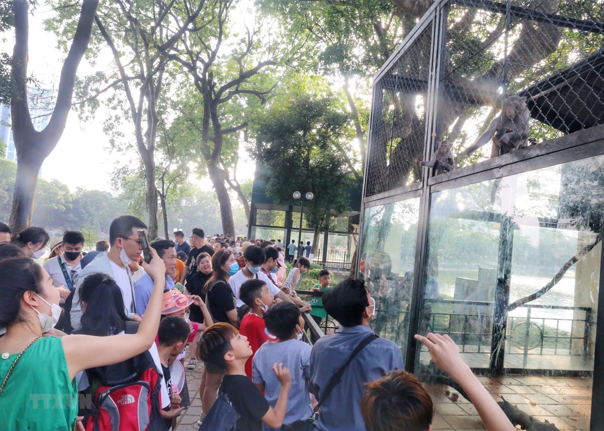 河内市旅游局5月3日称，5天假期期间，河内市接待游客71.9万人次。