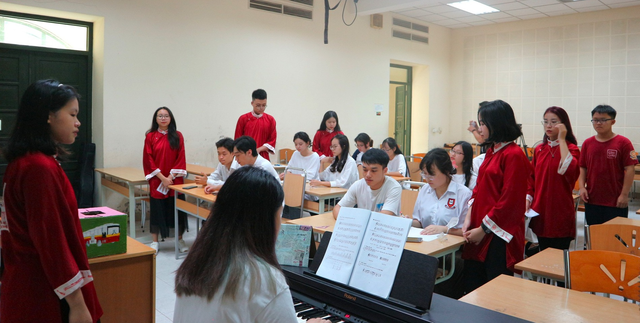 《民众学音乐》课。 《民众学音乐》课。