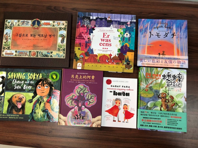 展上的很多越南作品。 展上的很多越南作品。