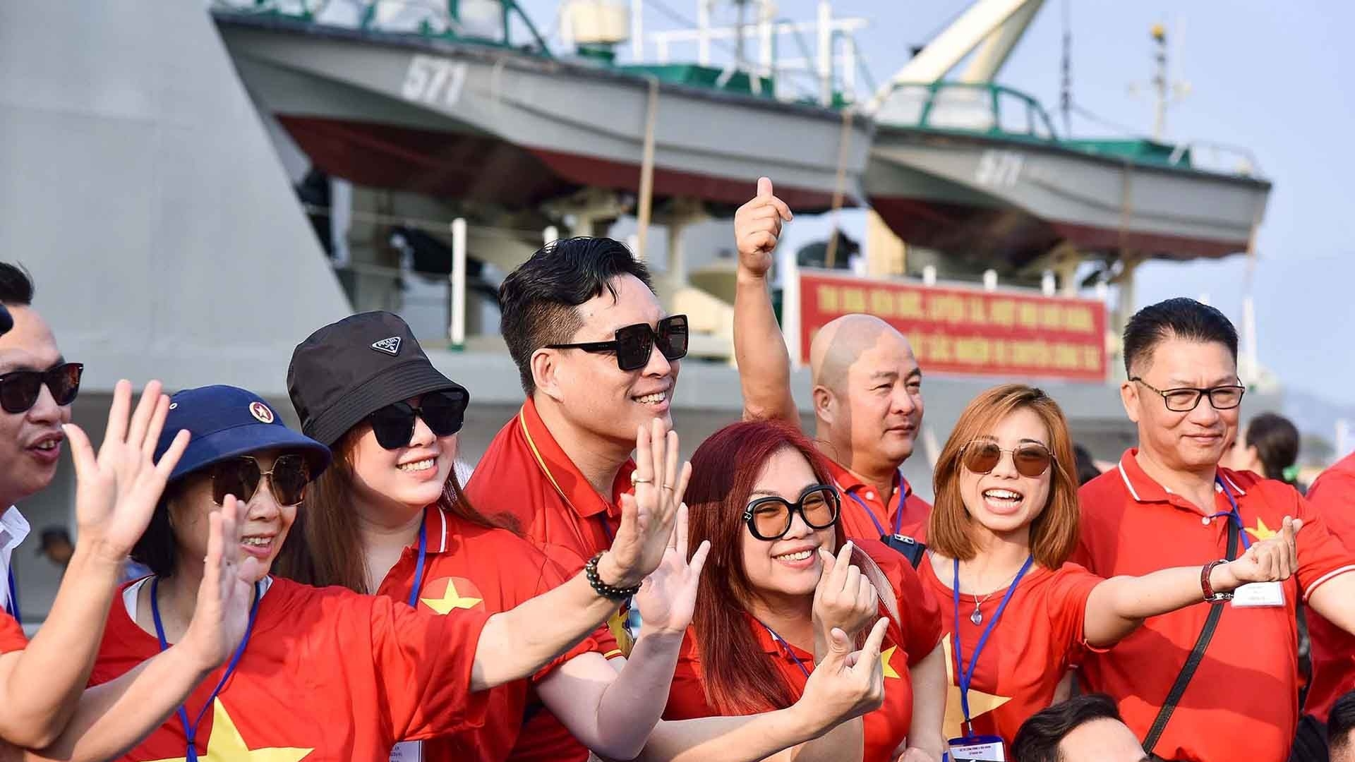 2023 年 4 月,年轻的海外越南人访问长沙。 2023 年 4 月,年轻的海外越南人访问长沙。