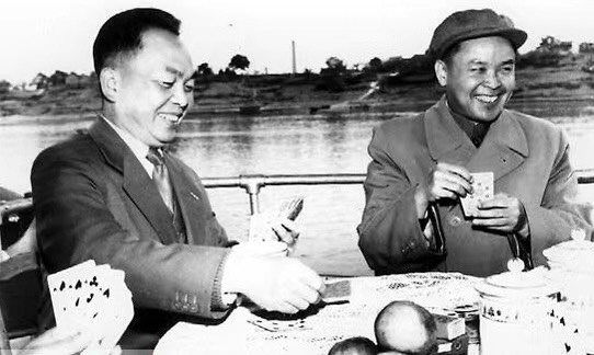 珍贵系列照片：中国军事顾问团团长韦国清与越南