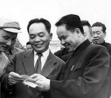 珍贵系列照片：中国军事顾问团团长韦国清与越南