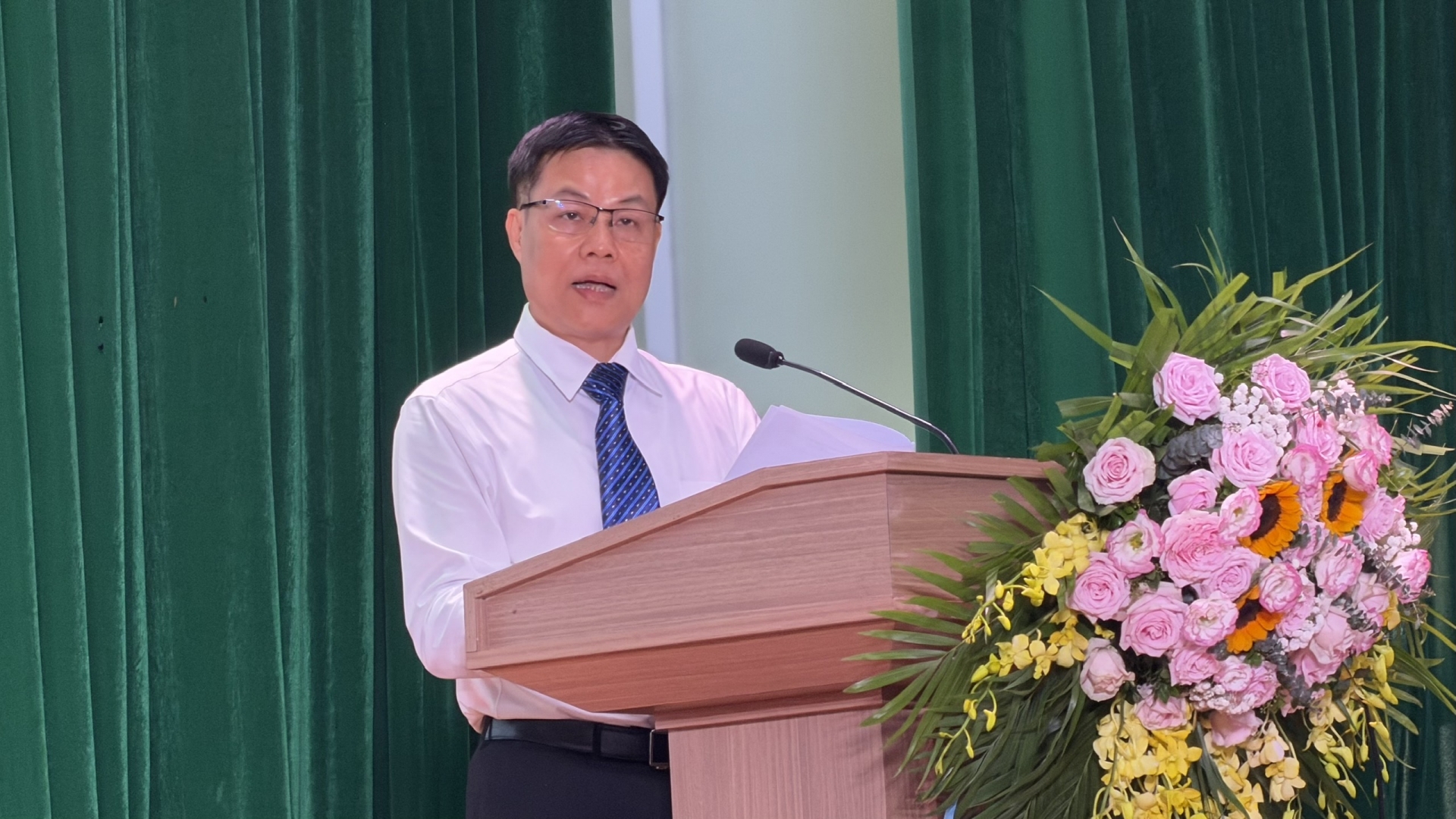 河内工业大学下属外语暨旅游学院中文系系主任琴秀才 河内工业大学下属外语暨旅游学院中文系系主任琴秀才