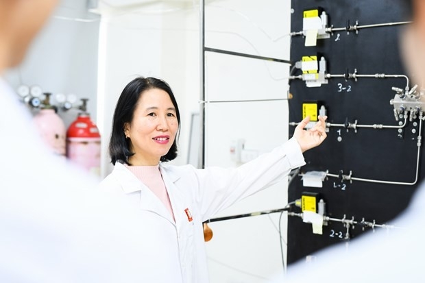 河内理工大学化学技术学院有机技术系讲师黎明胜教授。 河内理工大学化学技术学院有机技术系讲师黎明胜教授。