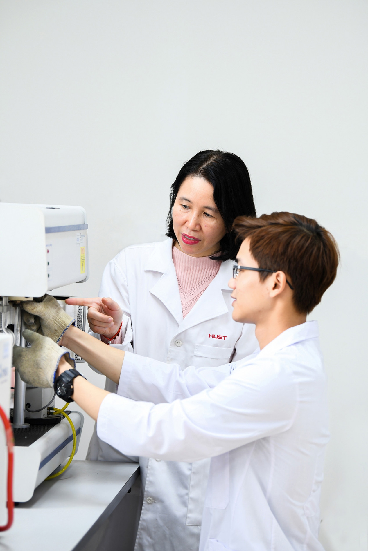 黎明胜为激发学生的科学热情做出了积极的贡献。 黎明胜为激发学生的科学热情做出了积极的贡献。