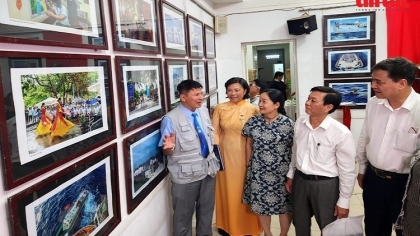 推动全民，尤其是年轻一代共同建设和捍卫祖国的神圣主权