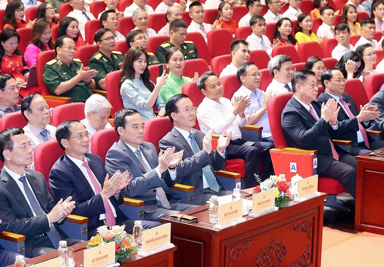 党和政府领导人出席仪式。