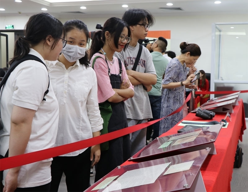 题为“春水记者”专题展既座谈会日前在河内举行 题为“春水记者”专题展既座谈会日前在河内举行