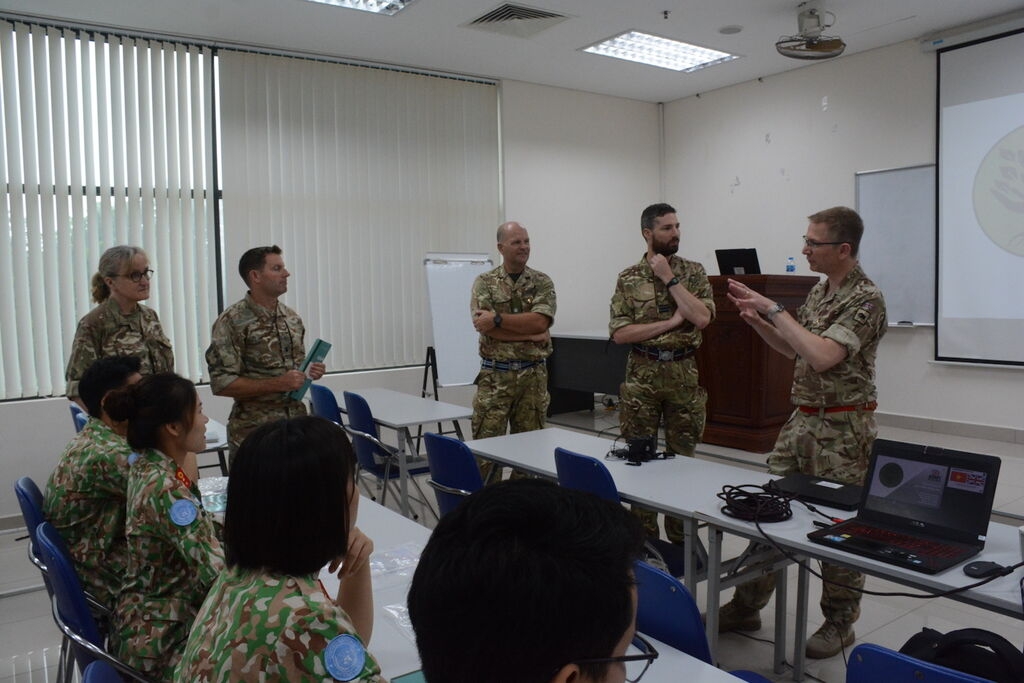 英国专家将向越南六号二级野战医院和三号工兵队干部、人员分享关于冲突中性暴力、性剥削和性虐待领域的经验。