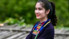 高平省黑赫蒙妇女同胞独特的服饰