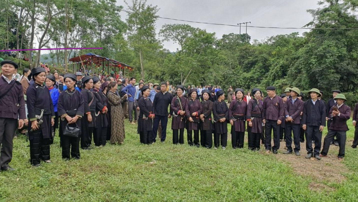 在春阳爱情集市上,斯岭歌声是不可或缺的一部分 在春阳爱情集市上,斯岭歌声是不可或缺的一部分