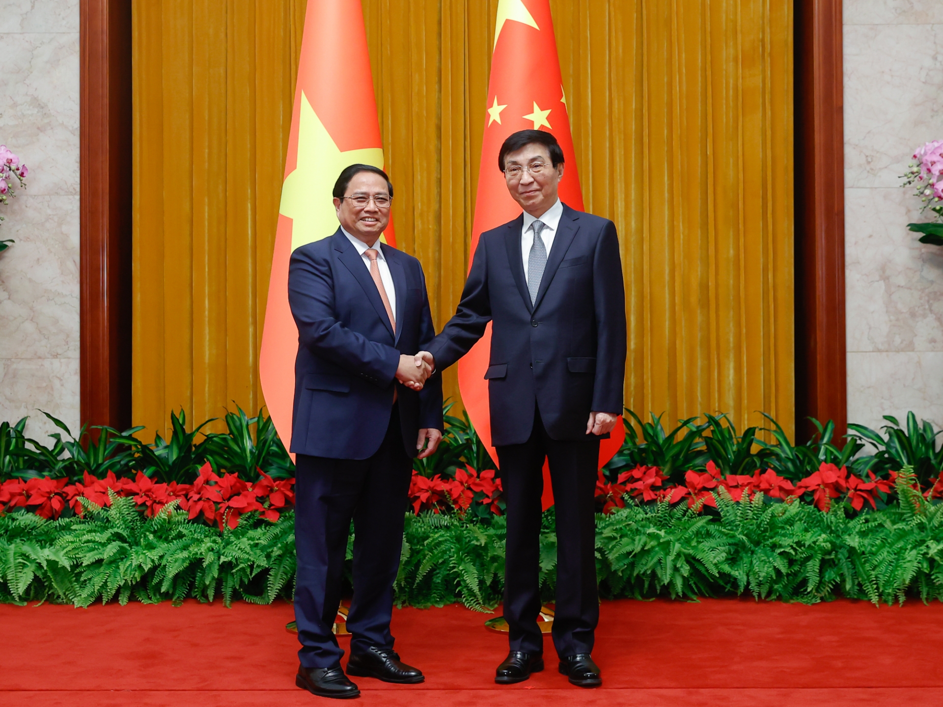 越南政府总理范明政会见中国全国政协主席王沪宁。 越南政府总理范明政会见中国全国政协主席王沪宁。