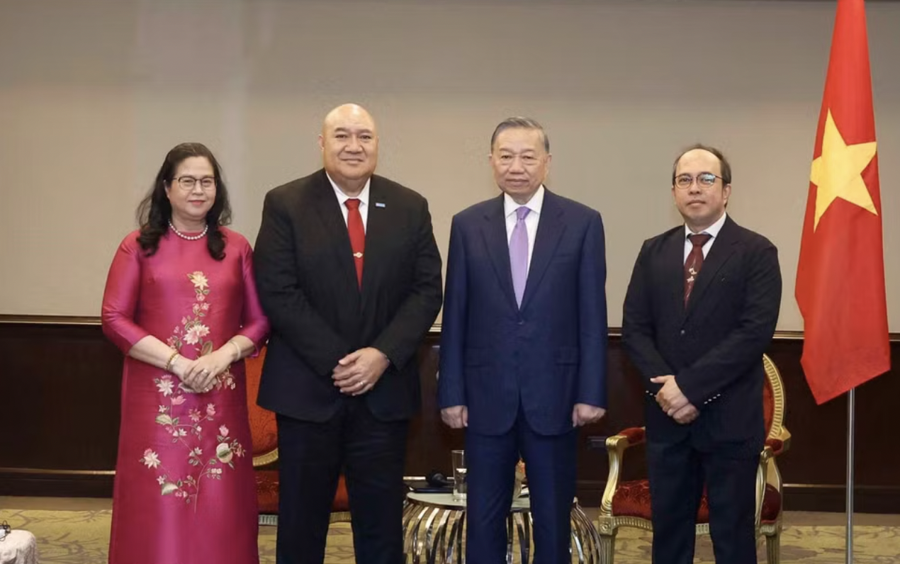 越共中央总书记、国家主席苏林会见世界卫生组织(WHO)西太平洋区域主任赛亚·皮乌卡拉。 越共中央总书记、国家主席苏林会见世界卫生组织(WHO)西太平洋区域主任赛亚·皮乌卡拉。