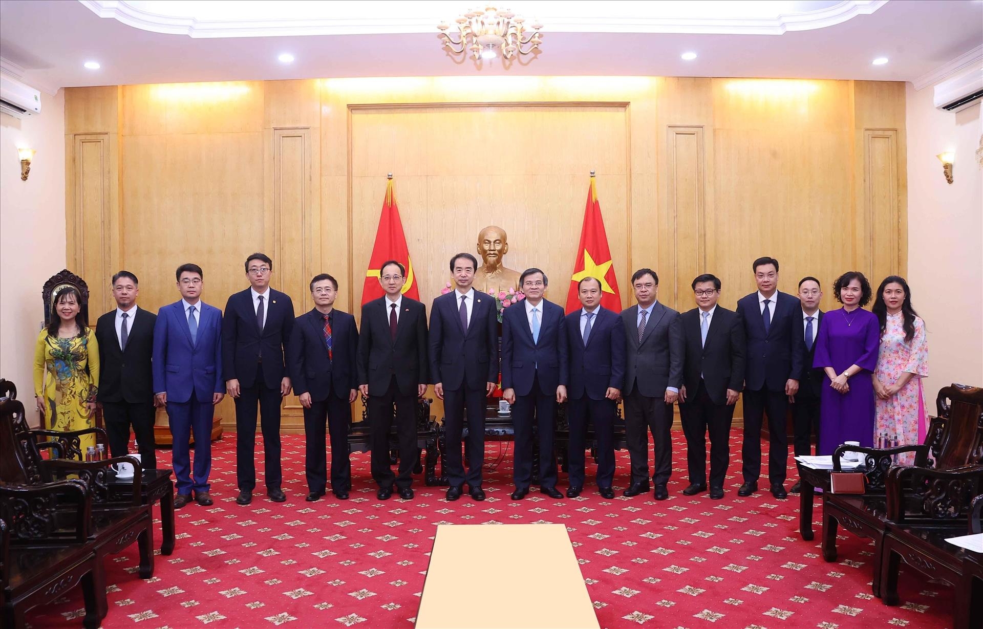 代表们合影留念 代表们合影留念