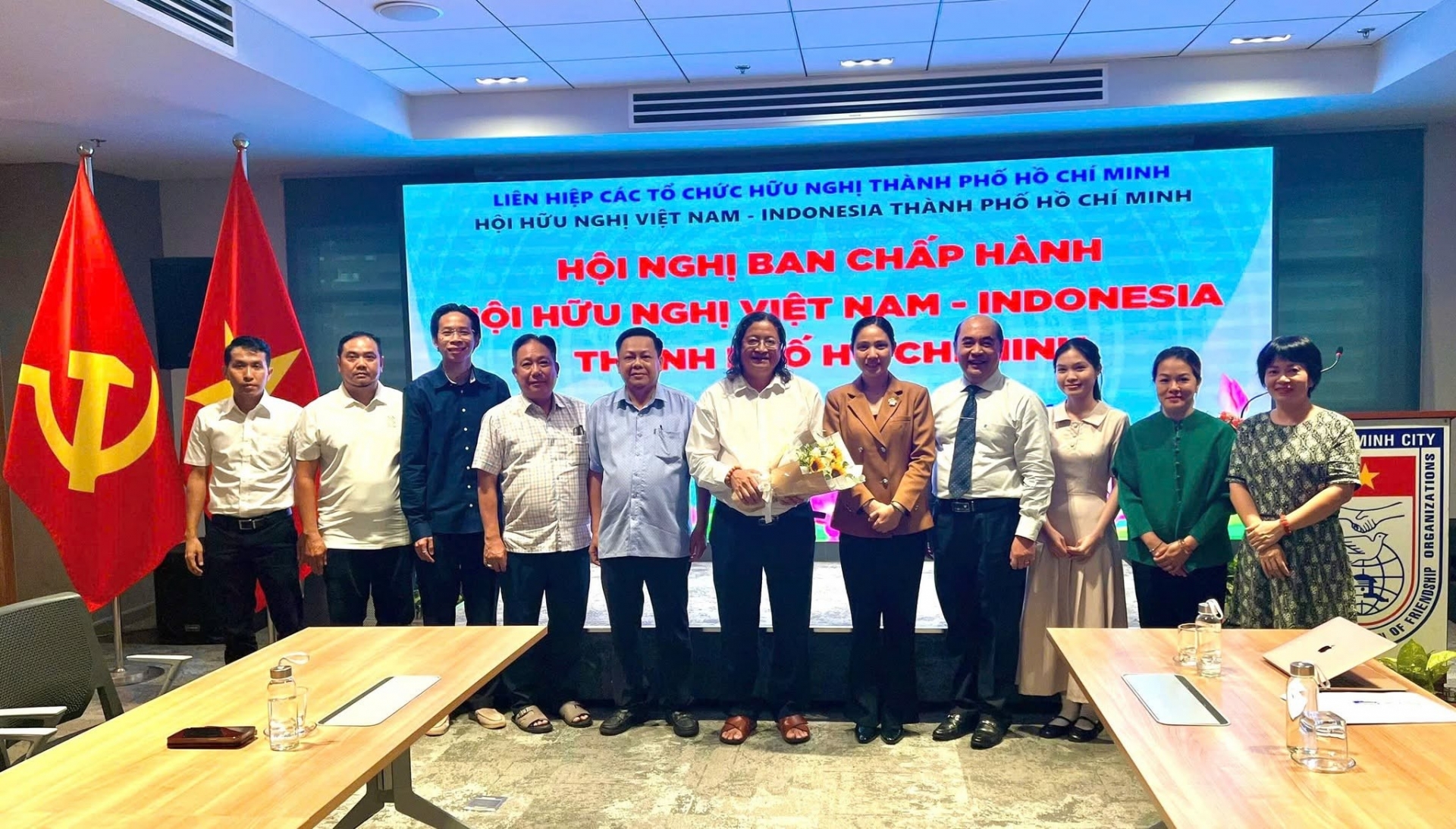 阮明悦同志担任胡志明市越印尼友好协会主席。 阮明悦同志担任胡志明市越印尼友好协会主席。