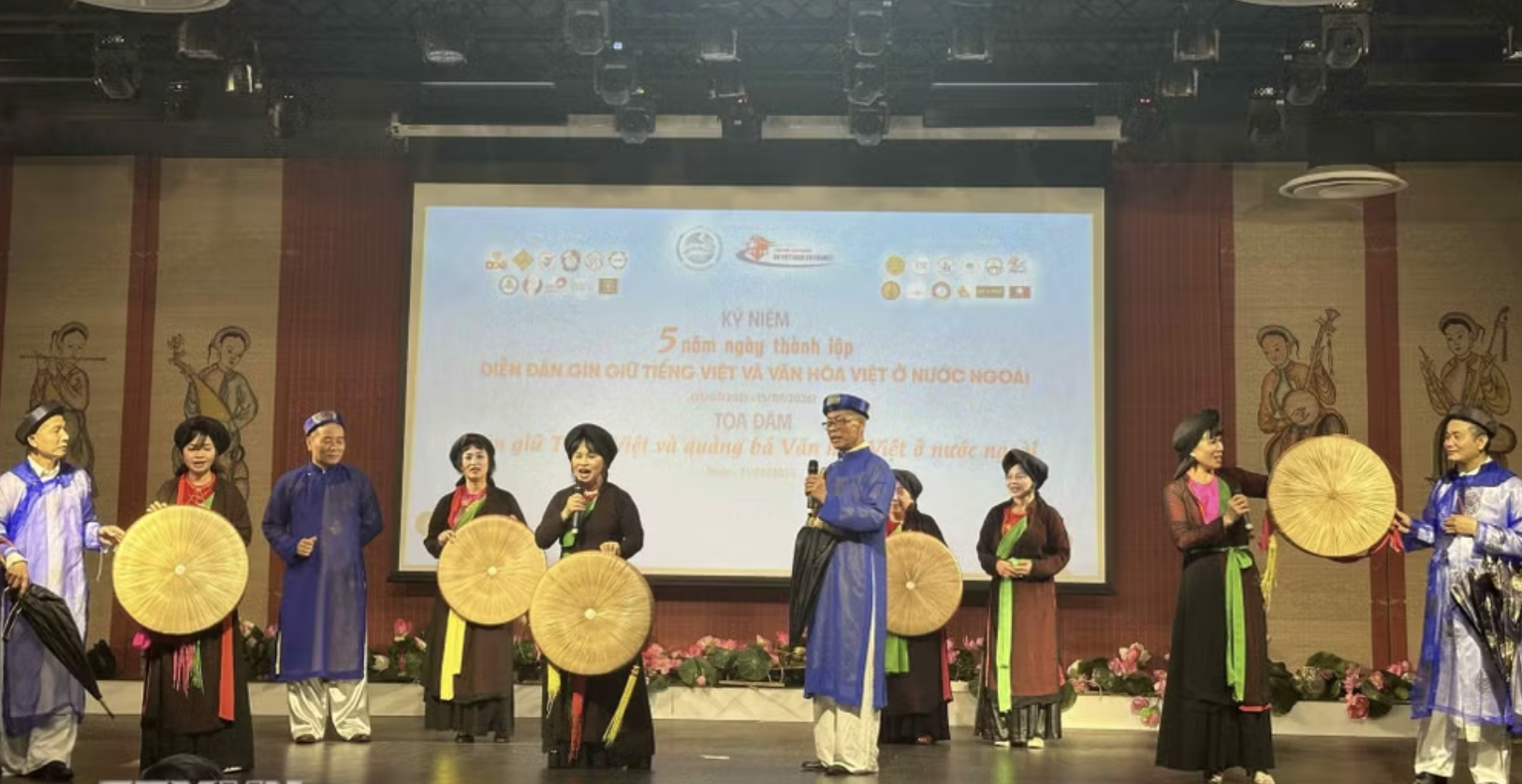 法国:携手旅外侨胞共同维护越南语和越南文化 法国:携手旅外侨胞共同维护越南语和越南文化