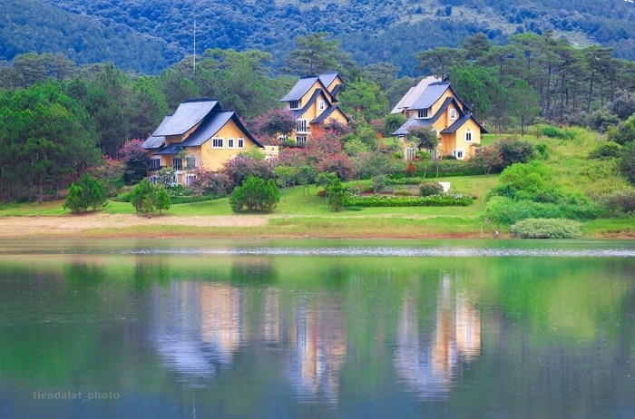 附图。