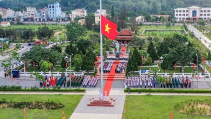 姑苏岛上来自胡志明主席陵的国旗的故事