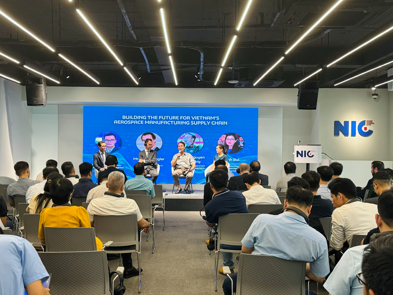 宇航与国防生产创新节首次在河内举行。 宇航与国防生产创新节首次在河内举行。