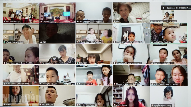 开班仪式以线上形式举行,主会场设在越南大使馆,并在中国多个省市设有60多个分会场 开班仪式以线上形式举行,主会场设在越南大使馆,并在中国多个省市设有60多个分会场