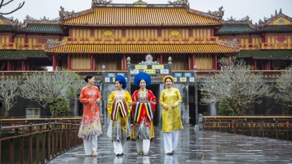 在越南各民族文化旅游村弘扬家庭价值
