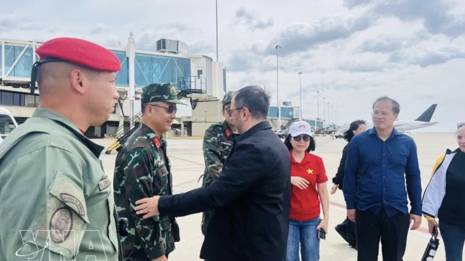圆满完成大地震灾后救援 越南赴委人道主义救援队获委内瑞拉政府隆重欢送