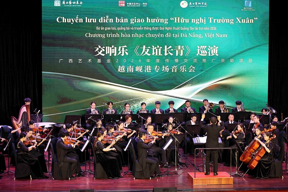 五色交辉相得益彰，中越《友谊长青》交响音乐会在岘港盛大启幕