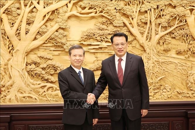 越共中央政治局委员、内政部长黎明智会见中共中央政治局委员、重庆市委书记袁家军 越共中央政治局委员、内政部长黎明智会见中共中央政治局委员、重庆市委书记袁家军