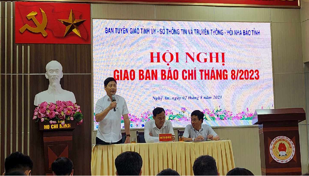 在举行感恩活动工作中,荣市正在为该地区处境极其困难的家庭建造10所情义之家,每户家庭提供金额为2000万的援助款,并帮助处境困难的人进行住房建设、修缮和改造。 在举行感恩活动工作中,荣市正在为该地区处境极其困难的家庭建造10所情义之家,每户家庭提供金额为2000万的援助款,并帮助处境困难的人进行住房建设、修缮和改造。