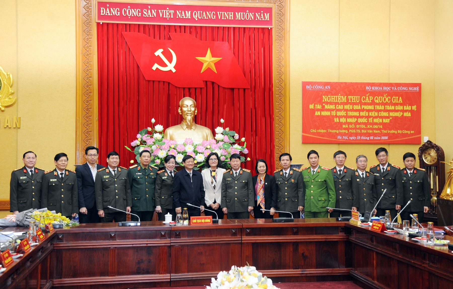向2023年被派遣赴南苏丹特派团执行维和任务的3名人员授予国家主席的决定。