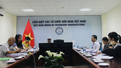 在维和及减轻战争痛苦的活动中进行合作
